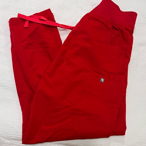 Red figs scrub bottoms. Medium petite - Picture 2 of 3